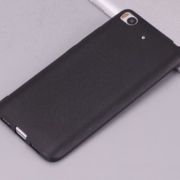 Чехол для Xiaomi Mi5s матовый мягкий (черный)